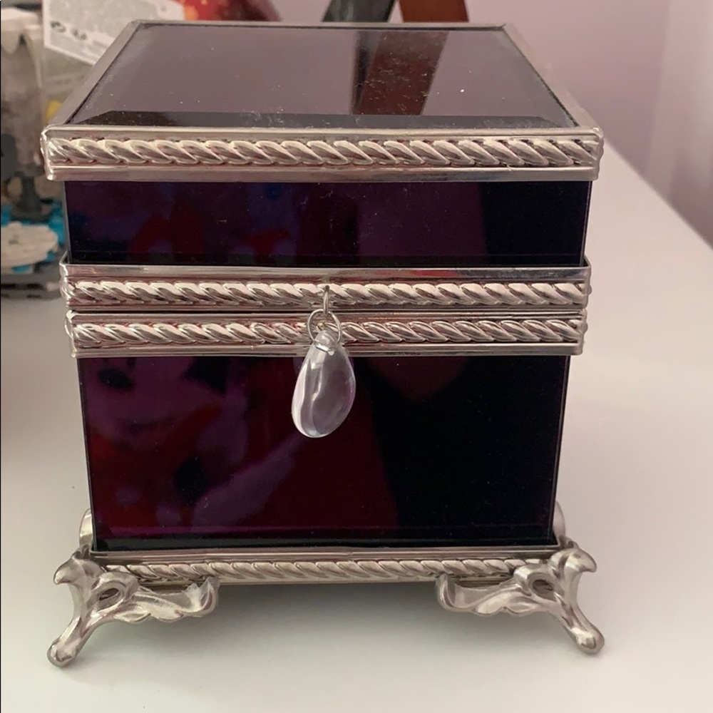 Jewelry box